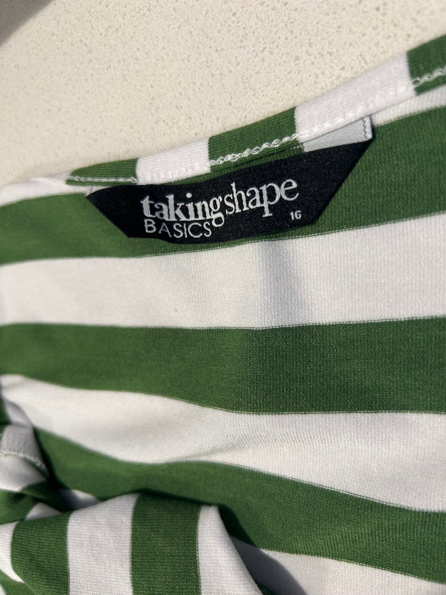 Taking Shape top size 16
