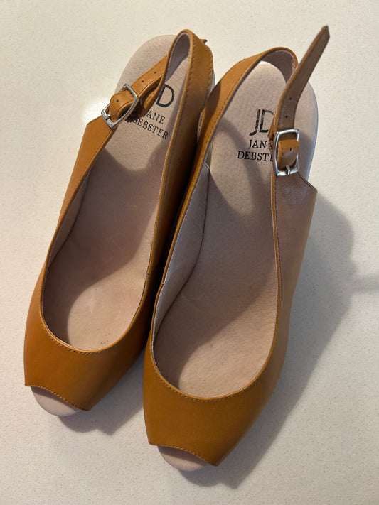 Jane Debster Wedges size 40B