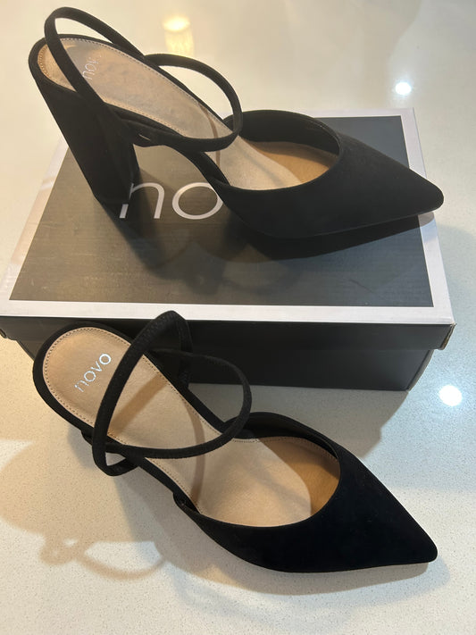 NOVO heels size 9