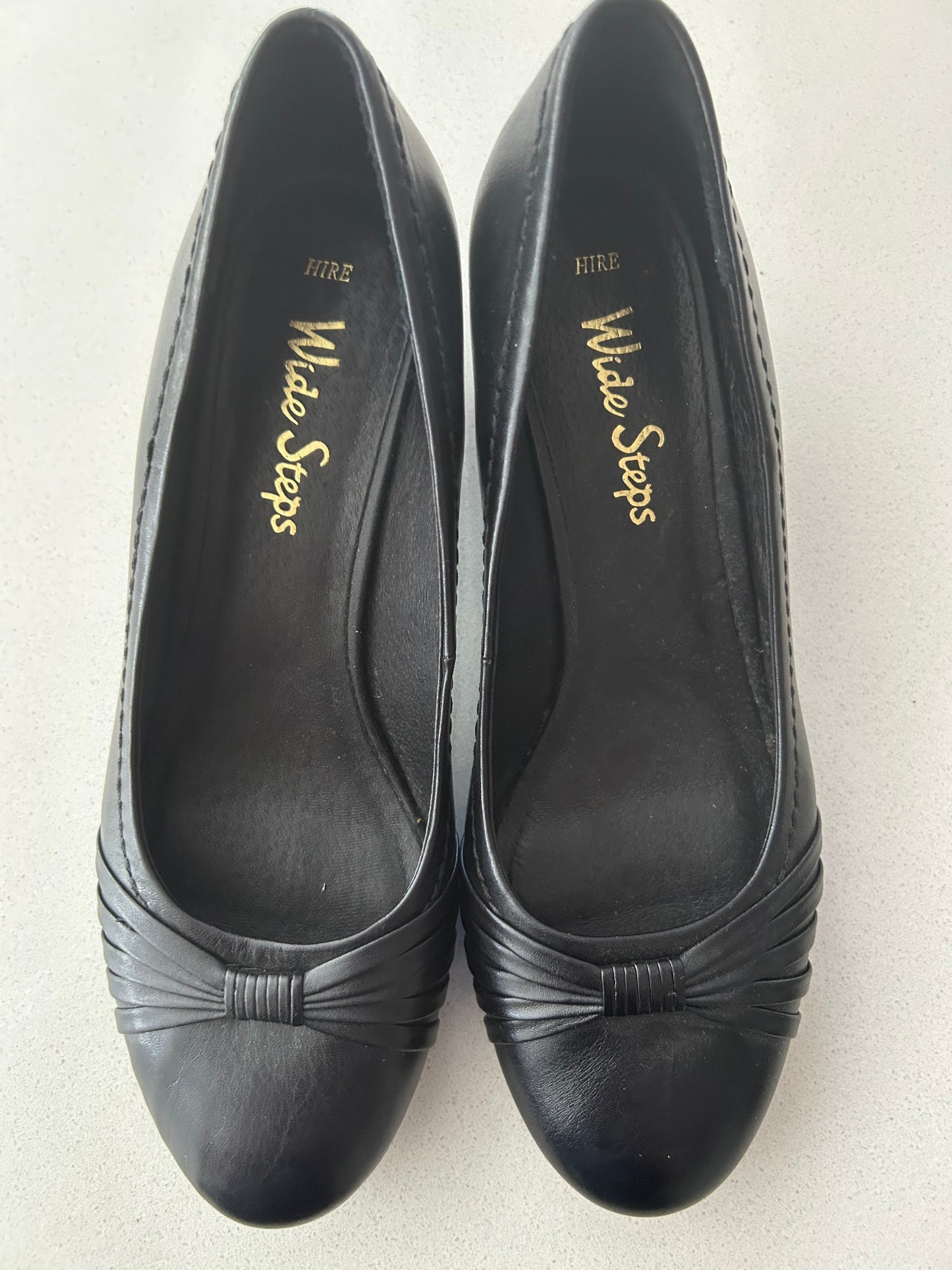 Wide steps low heel size 39