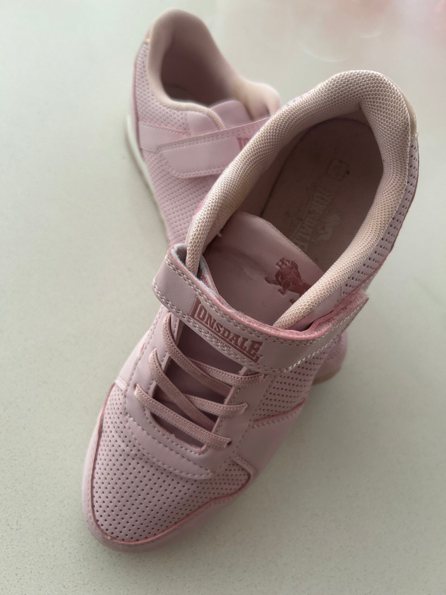 Lonsdale runners size 6