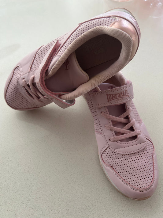 Lonsdale runners size 6