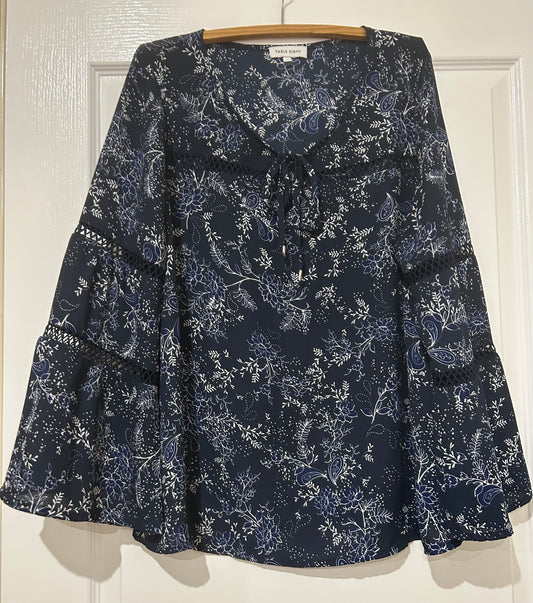 Table Eight top size 14