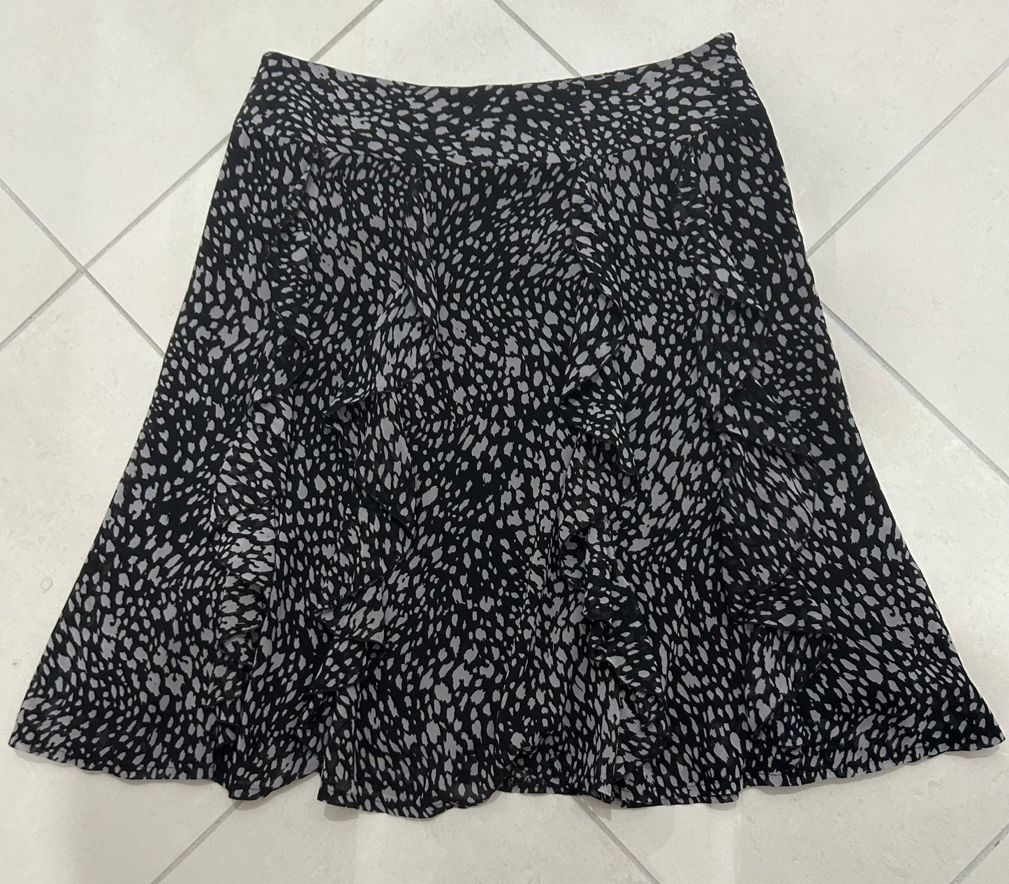 Jacqui-e skirt size 10