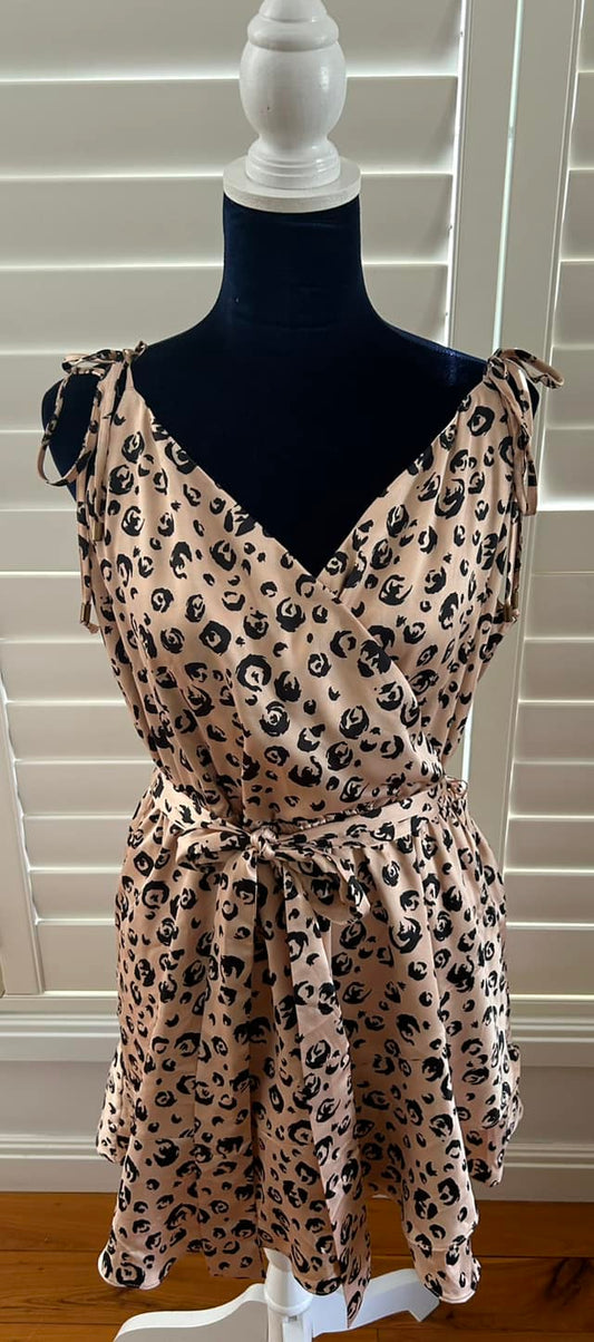 TUSSAH Dress size 16
