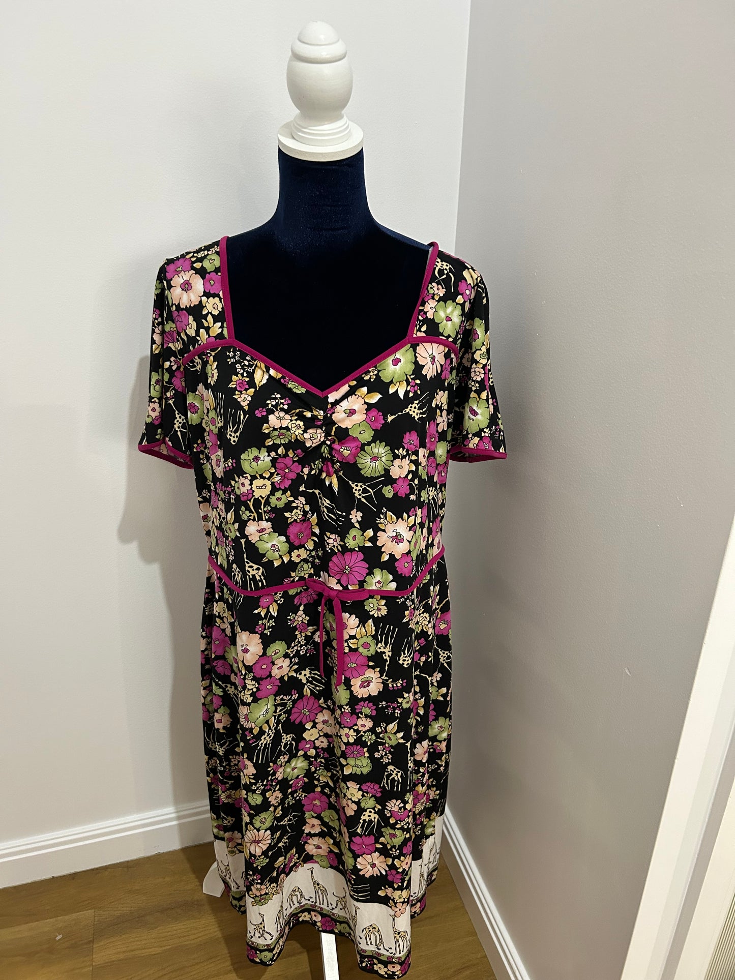 Leona Edmiston Ruby size 6