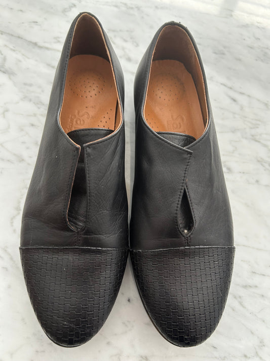Sala slip ons size 39