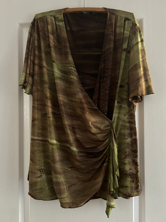 Eve Hunter top size 22
