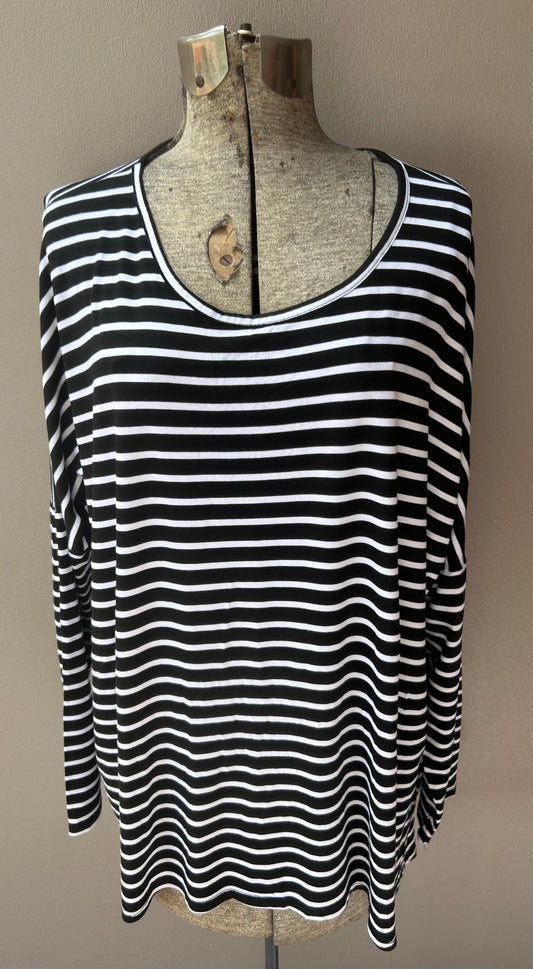 Vine apparel top size L/XL