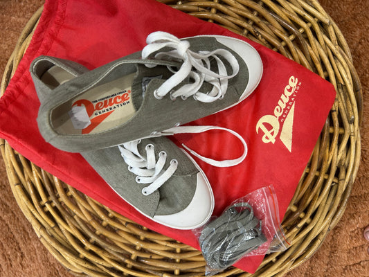 DEUCE sneakers size US 7