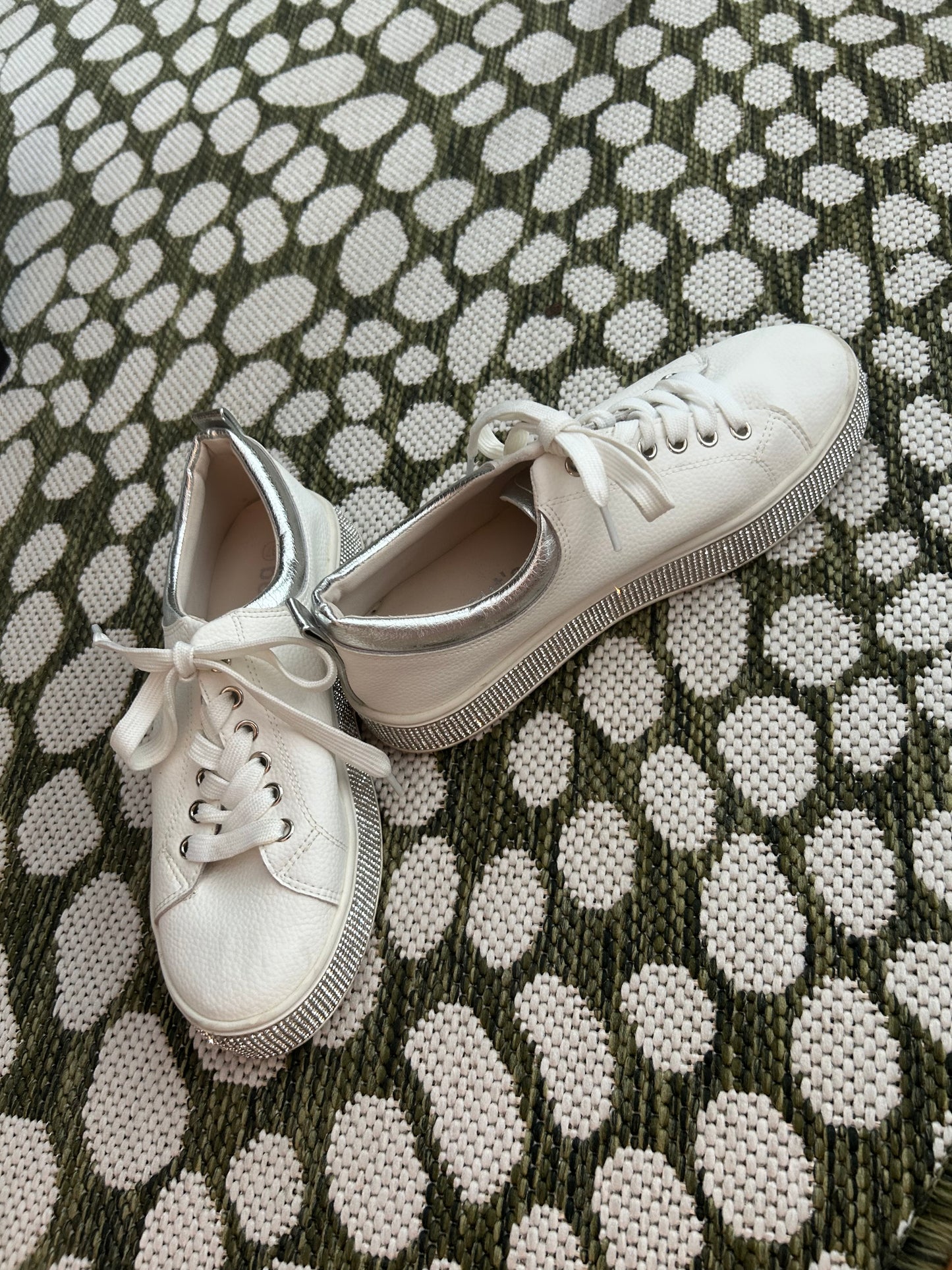 beaute sneakers size 37