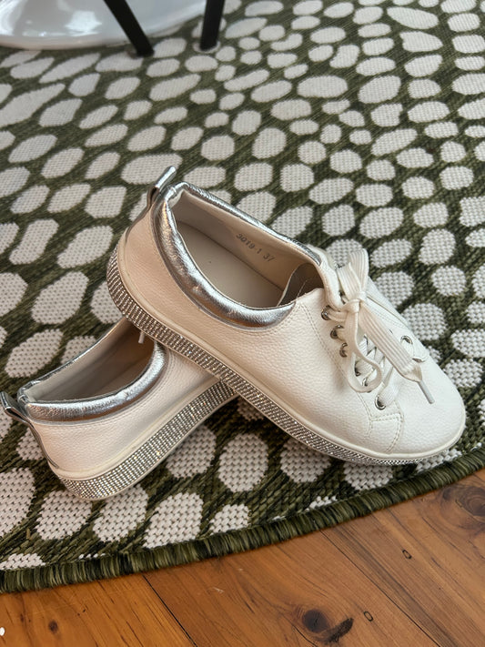 beaute sneakers size 37