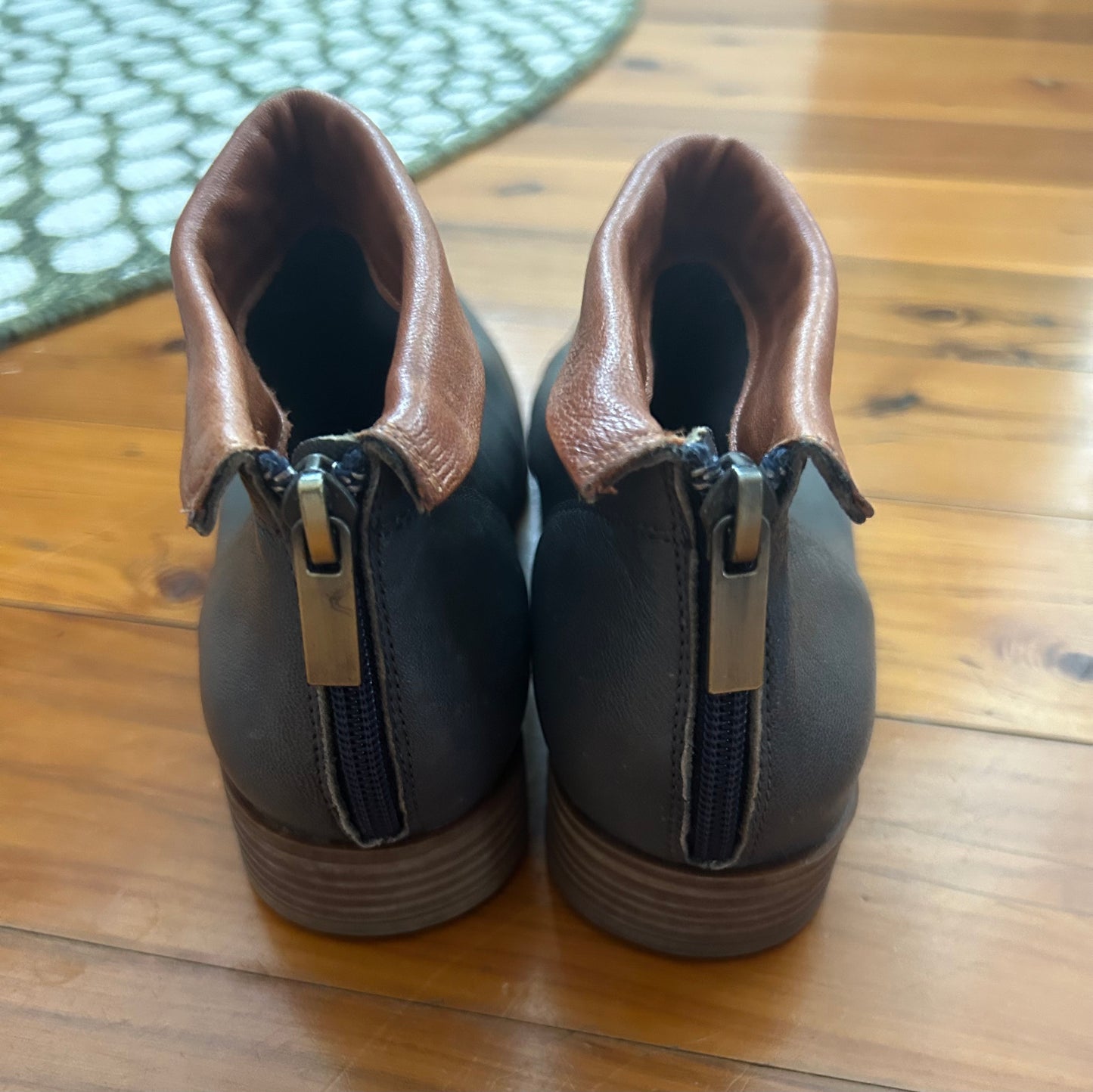 Blue Illusion ankle boots size 37