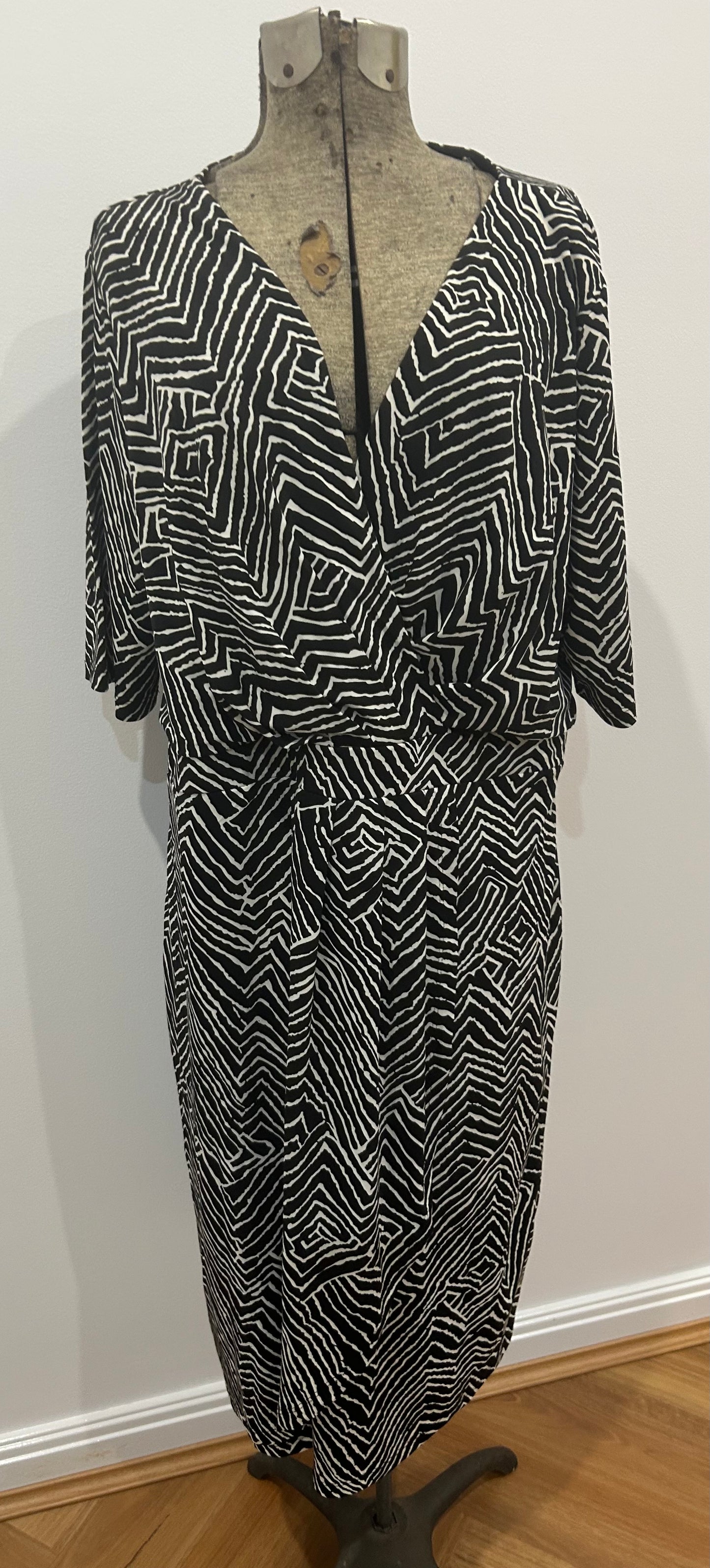 SARA dress size 20