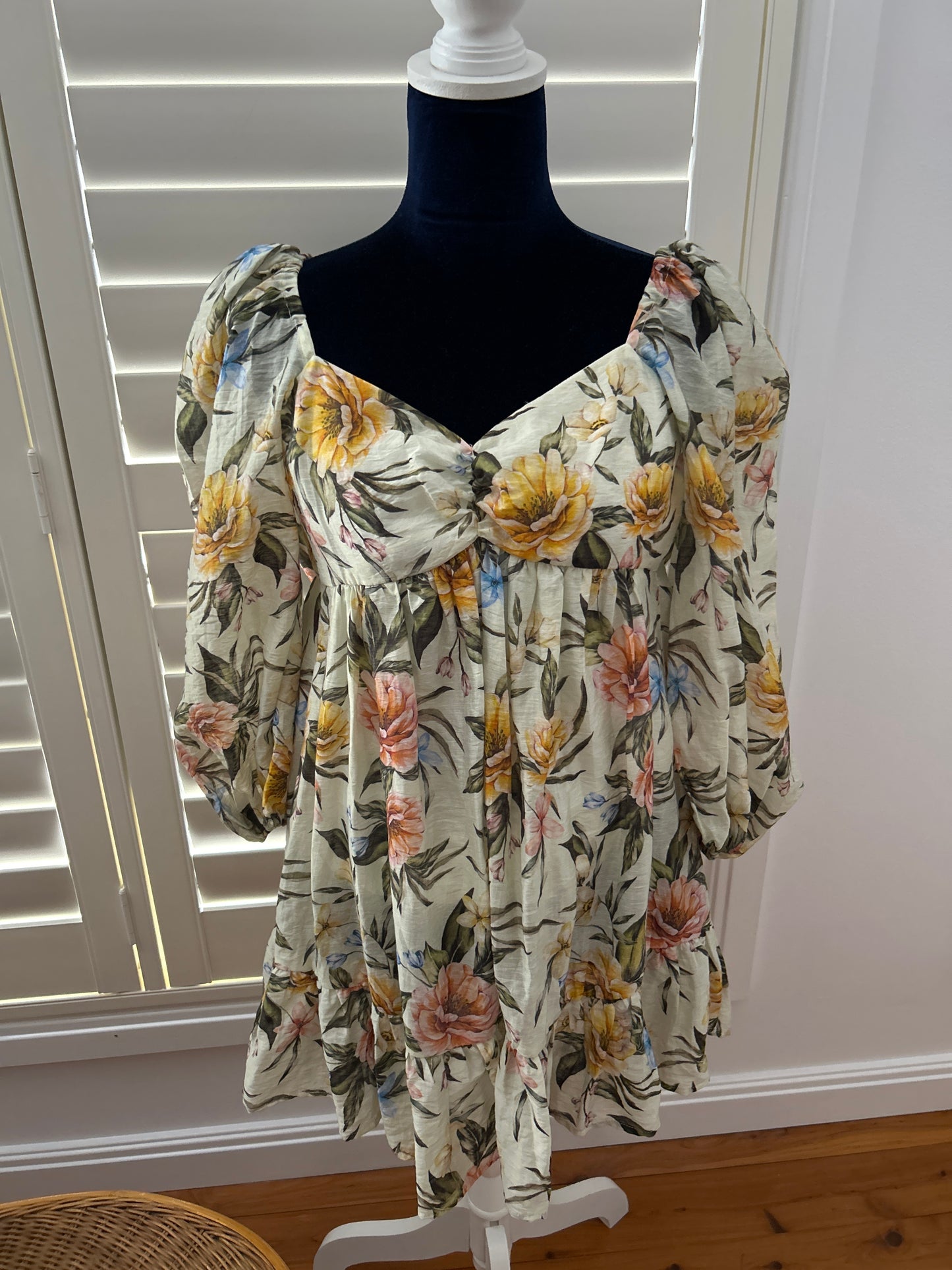 SHEIKE floral size 6